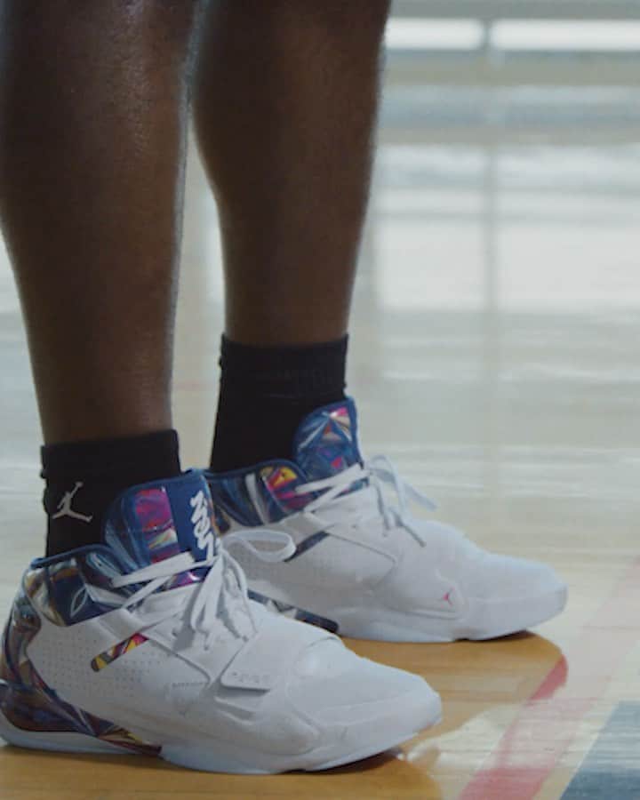 Jordanのインスタグラム：「Locked In 👀   @zionwilliamson has been hard at work in the lab, gearing up for his return to the court and the launch of the Zion 2. Coming tomorrow - link in bio」