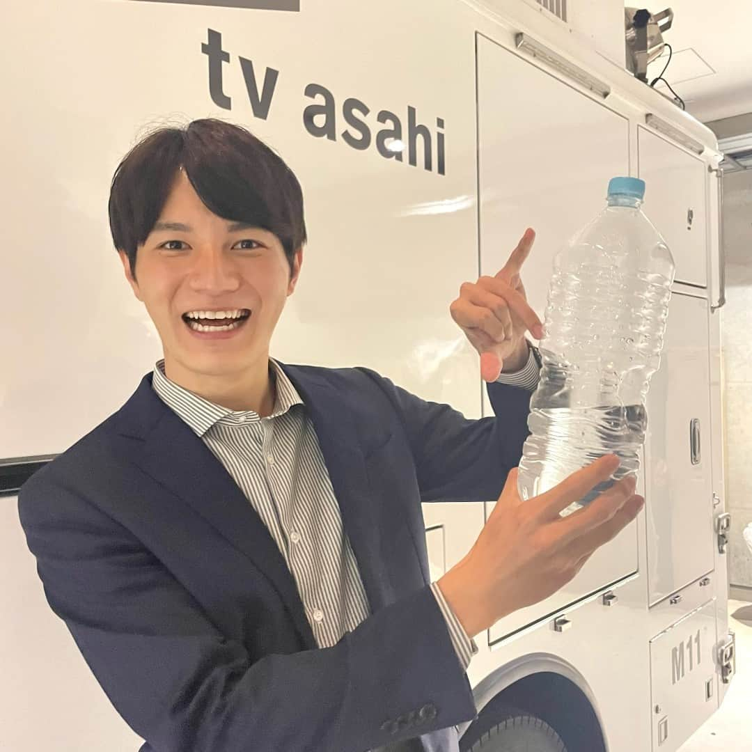 テレビ朝日アナウンサー公式さんのインスタグラム写真 - (テレビ朝日アナウンサー公式Instagram)「間もなく夏本番!!元気に過ごすため、佐々木一真アナが毎日欠かさずすることは!?「やはり一にも二にも水分補給です！暑い中でのロケも多いので、この２リットルのペットボトルをなるべく１日で飲み切るように心がけています。自分が今飲んでいる量が可視化できるのでおすすめです！」    #佐々木一真  #毎日  #欠かさず すること  #水分補給  #2リットル の  #ペットボトル  @kazuma_sasaki_」6月22日 12時00分 - tvasahi_announcers