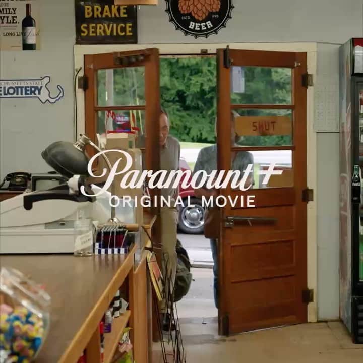レイン・ウィルソンのインスタグラム：「Check out our new movie “Jerry & Marge Go Large” on @paramountplus now!」