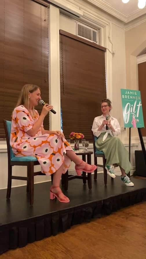 ルル フロストのインスタグラム：「What a wonderful way to kickstart the summer!  Thank you @jamiebrennerwrites for having me host such a beautiful event in celebration of your wonderful new book, Gilt. A summer must read!  And thanks to the gorgeous @nationalartsclub 🥰🥰」