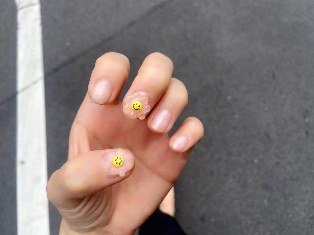 早瀬あやさんのインスタグラム写真 - (早瀬あやInstagram)「今回はニコちゃん‪‪☺︎‬  #selfnail #シンプルネイル」6月22日 9時35分 - hayase_aya