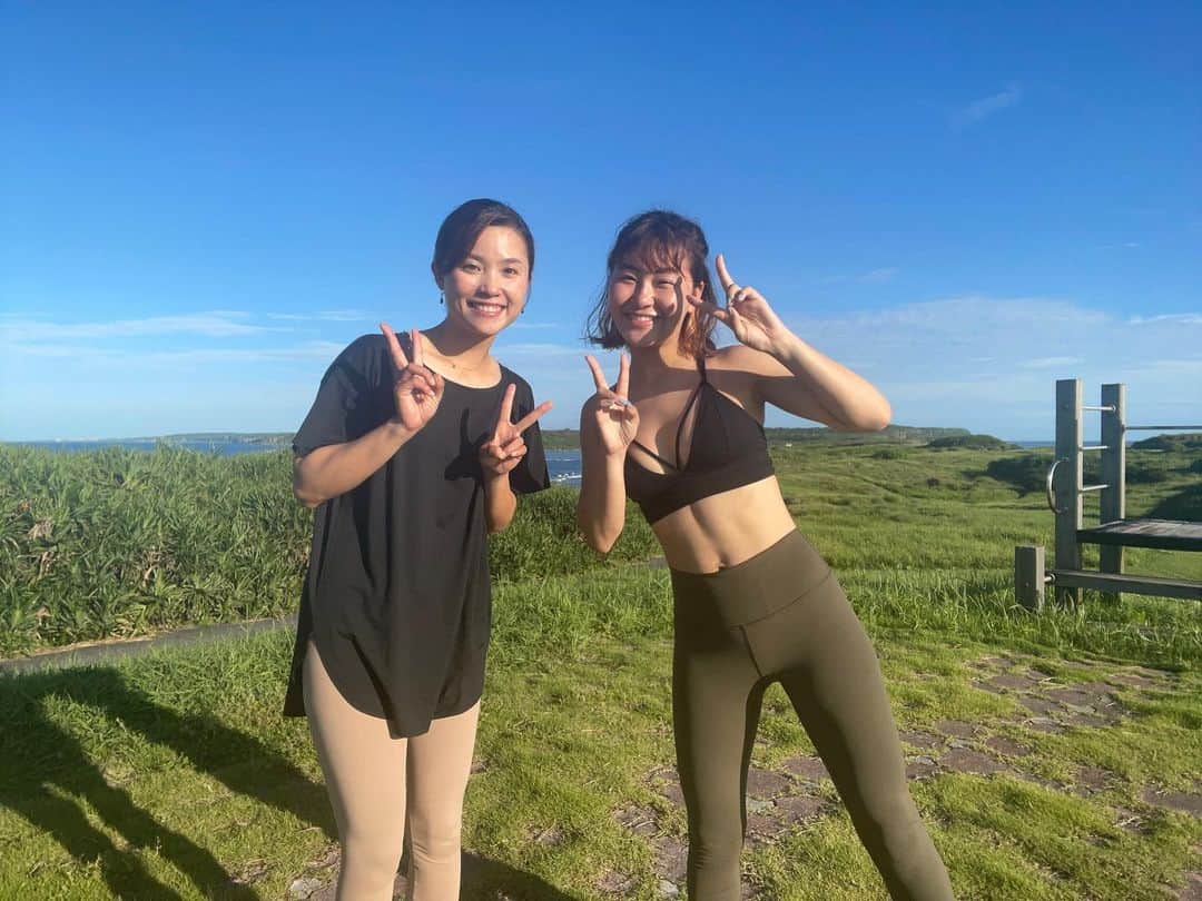 村上佳菜子のインスタグラム：「. 自然に囲まれてyogaする事で 自分を見つめ直す🧘‍♀️  私には大切な時間❤️ . . . #YOGA」