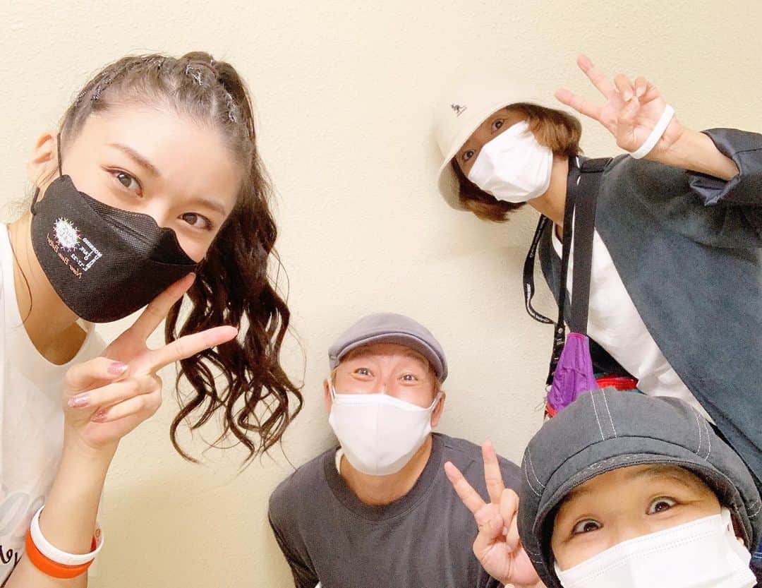 のインスタグラム：「♡ ♡ 💕みつばちまき先生🐝SHU先生🎵奈緒先生💕 とってもありがとうございました💗💗💗 だいすし🍣💖  まりあより 🎀 ✨モーニング娘｡'22 CONCERT TOUR 〜Never Been Better!〜 森戸知沙希卒業スペシャル✨ 2022.6.20@日本武道館 ♡ ♡  #振付屋かぶきもん 🎵 #みつばちまき 先生🐝 #SHU110 先生🍖 #奈緒 先生💎 #モーニング娘22 #morningmusume22 #牧野真莉愛」