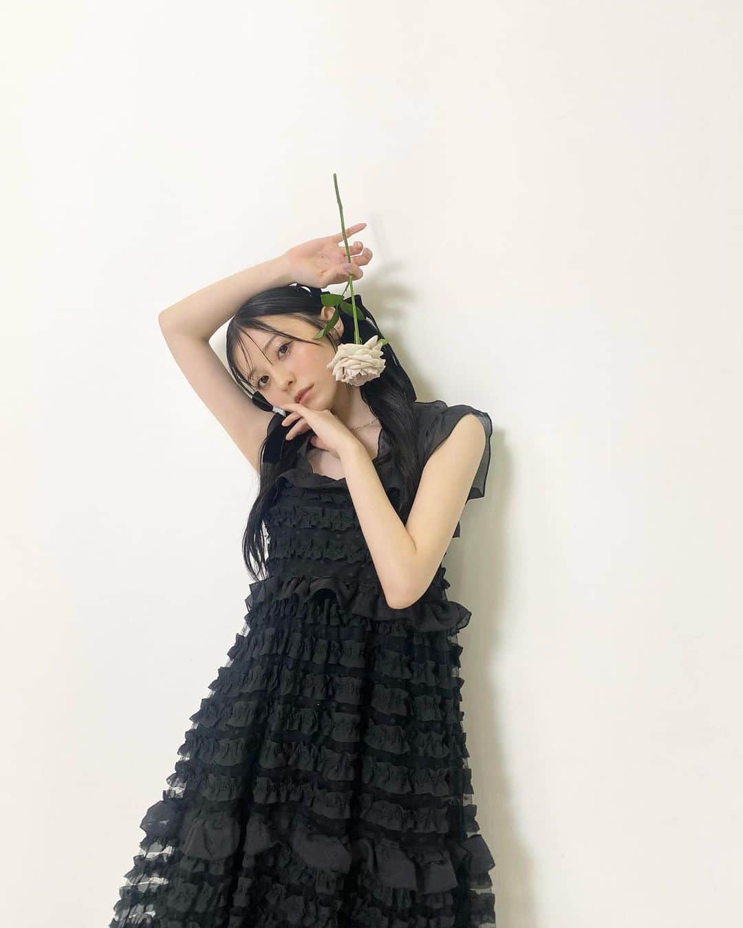 吉井美優のインスタグラム：「ツイン 🐈‍⬛🐈」