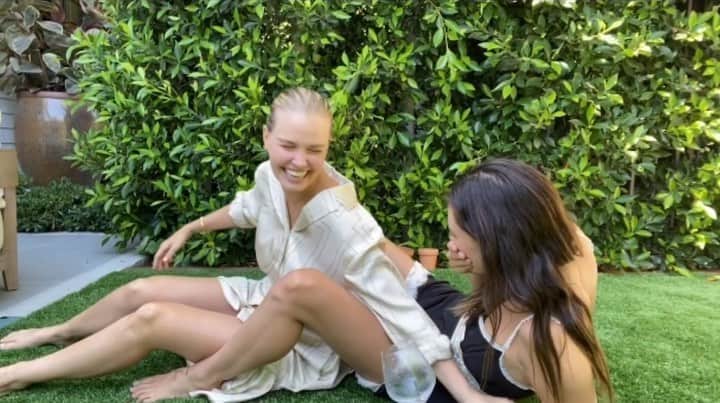 フィービー・トンキンのインスタグラム：「HBD LW 😇 @laraworthington」