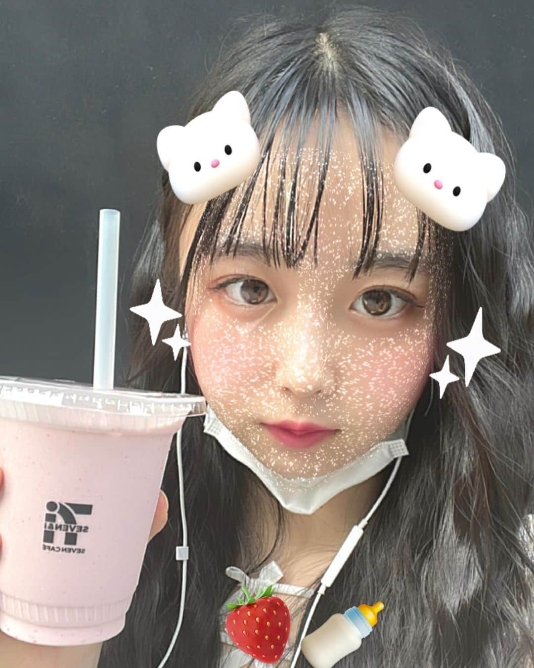 りなさんのインスタグラム写真 - (りなInstagram)「この間飲んだいちごスムージーめっちゃ美味しかった🍓❤︎ しかも豆乳だから低脂質でタンパク質豊富だからダイエット中のおやつにおすすめ🤍 ・ ・ ・  #popteen  #popteen芸能部  #ミディモ目指し中  #りなちゃ  #いちごスムージー」6月22日 22時03分 - rinakahata121007