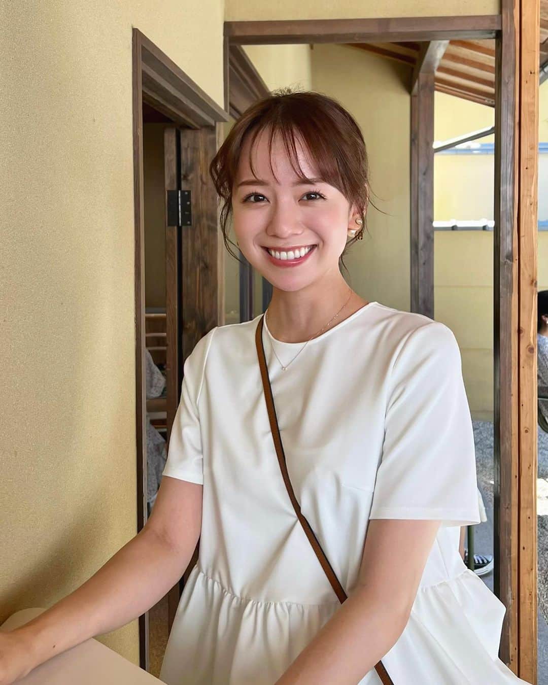 のインスタグラム：「またまた京都へプチトリップ🍡  お宿はふふ京都がお気に入りすぎて、3月ぶりのリピート🤣  ◾︎ご飯美味しい ◾︎檜風呂の客室温泉 ◾︎スナック・ドリンクフリー ◾︎朝食は部屋食OK  部屋から出なくても京都を感じられてとってもリラックスできる☺️❤️  詳しいレポはハイライトにまとめてます😍  最近はシンプルなコーデにヒール合わせるのが好き👠」