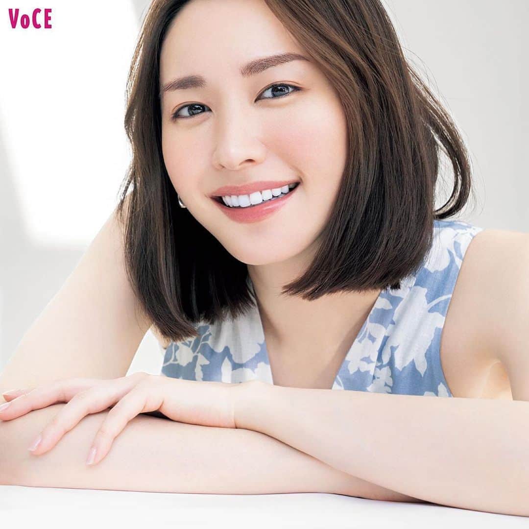 新垣結衣　ファンアカウントのインスタグラム：「VOCE(ヴォーチェ) 2022年 08 月号 #新垣結衣 #ガッキー #雪肌精 #kose」