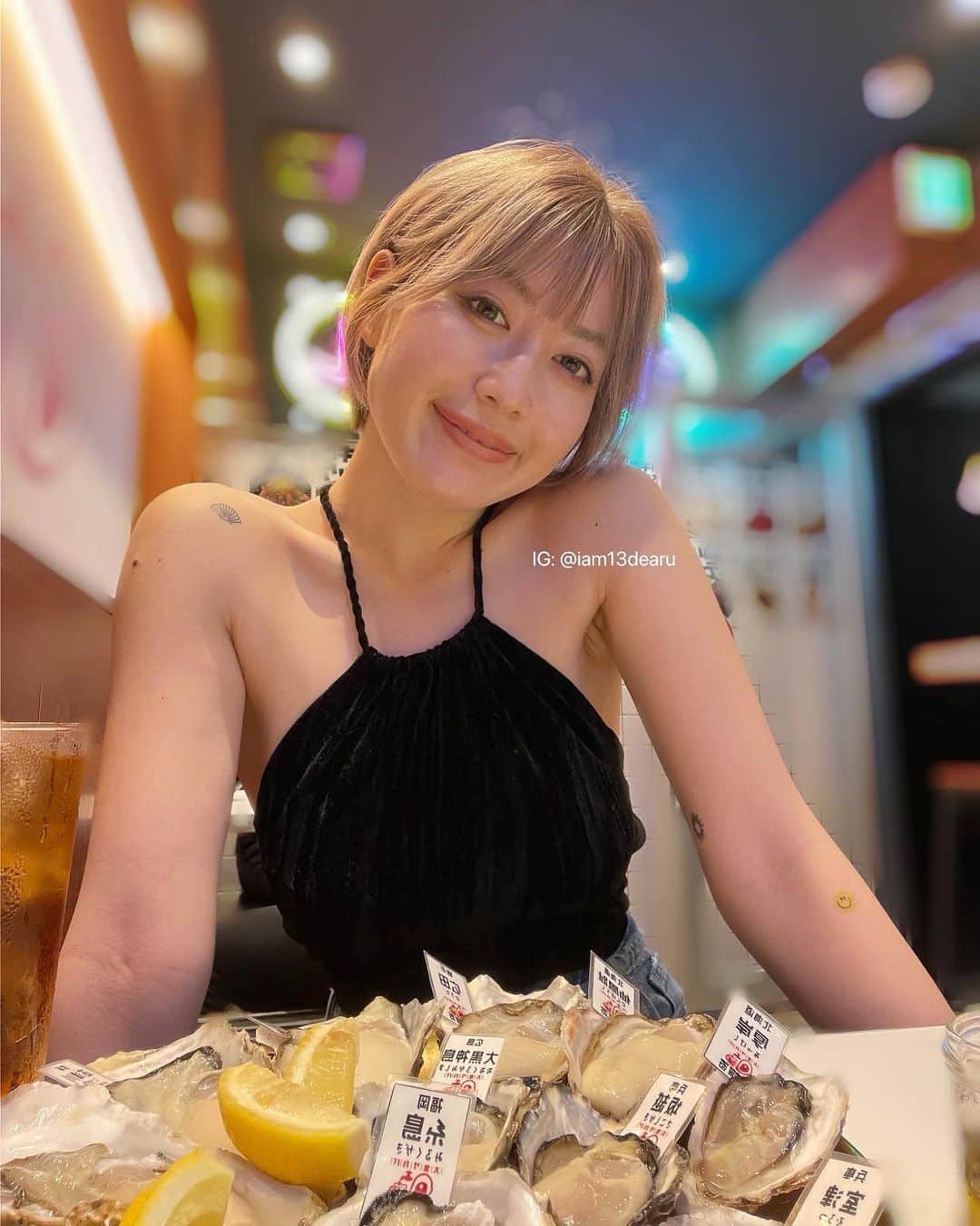 柚月瀬那のインスタグラム：「#大衆サカバ牡蠣る。 広島のルーツを持つ私からしたら牡蠣は大切なのですが、関東でオススメ見つけた🥰 赤坂で美味しい生牡蠣を食べるなら @kakiru_akasaka 🦪 焼酎が好きな人にもオススメしたい❗️ 蛇口から焼酎が出てくるの❗️映えすぎ❗️すごいよね❓私はこの日予定があって烏龍茶いただいたけど焼酎好きな人はぜひ感想教えてほしい😻  #蛇口焼酎　#大衆酒場　#赤坂グルメ　#生牡蠣　#飲み放題　#pr #ad」