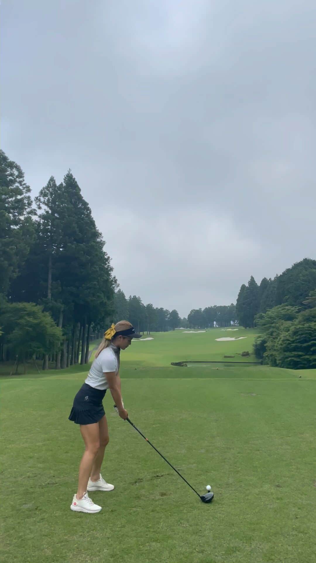 あやののインスタグラム：「私『なんかごめんなさ〜い💓』 . 新しい相棒を手に入れて絶好調です🤭 たくさんDM頂きましたが 返しきれなくてごめんなさい💦 . 予想以上の反響にびっくりしてます🫢 このドライバーが気になってしまった方 @fusodream_official  さんに 直接お問い合わせください💓 . 東京、大阪、試打できます！ . #golf#golfgirls#golfclub  #golflover#golfswing #golfwear  #golfr#golflife #golfstagram  #ゴルフ#ゴルフ女子#ゴルフ男子 #ゴルフウェア #ゴルフスイング #골프#골프여자#골프스윙」
