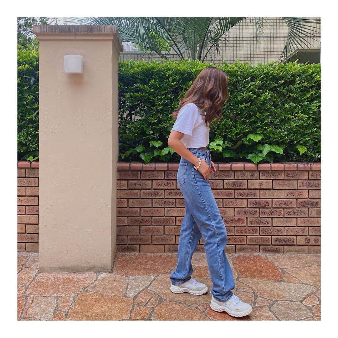 忽滑谷こころのインスタグラム：「. 先日のZIP!で「テンションのあがる服はおへそ出し」と言ったのは嘘じゃないのよ☆ #夏感じるお気に入り写真たち」