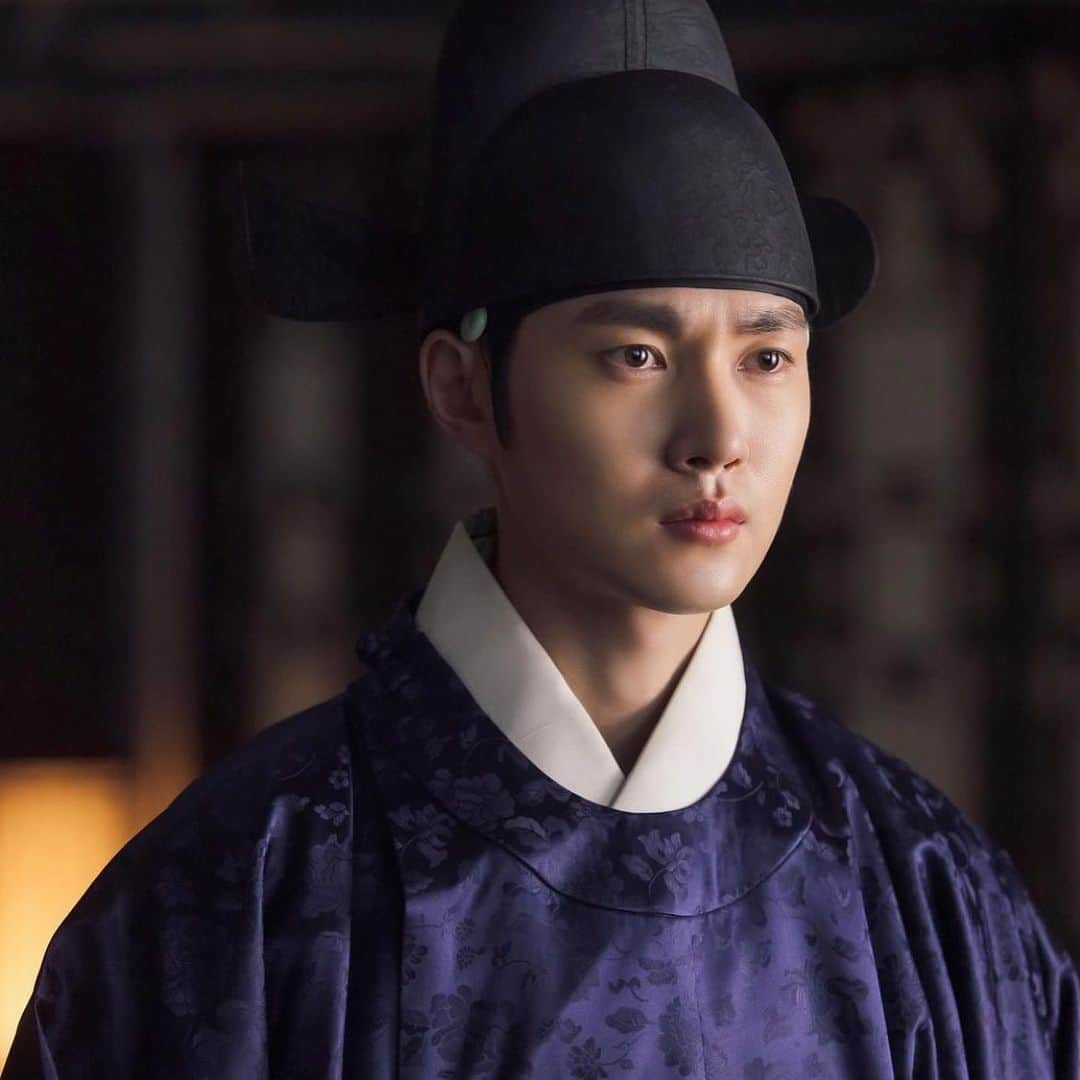 イ・ミンホのインスタグラム：「대쪽같고 강직한 #박남상 으로 살면서 많은 고민과 어려움들이 있었지만, 행복하고 즐거웠습니다.  #붉은단심 많이 사랑해주셔서 진심으로 감사드립니다🙇🏻‍♂️」