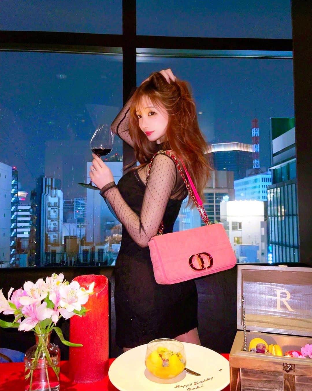 のインスタグラム：「#🍷#💎#🦋#🌹#🌃 ✨  #サロントリートメント のおかげ様々で #美髪キープ 🥰✌️✨✨ 【 @cerisier_hair 】にて🎵 【 @hiromi.cerisier 】ひろみ君💙 【 @sin_hairmake 】しんちゃん💜 いつもありがとう🌈👏😊✨✨  #美肌 と#美髪 は#女の命。✨  #美肌と美髪を制する者は永遠の若さを制す ✨ 😎♾😉👍💕と信じて.. 🤗  #自分磨き 一生頑張りま😘 #Love #happy #ヘアケア #ヘアトリートメント #咲美学 #咲beauty💋」