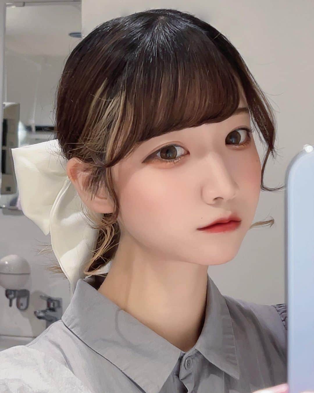 牧乃めいのインスタグラム：「傷つかないための気付かないふりばかりだ  #粉我 #japaneseidol #idol #被写体 #被写体モデル  #被写体になります #ファインダー越しの世界  #撮影会 #撮影会 #アイドル  #自撮り界隈 #自撮り #lfl #l4l #likeforlike #いいね返しは絶対 #いいね返し #ウルフ #インナーカラー #ウルフカット #ウルフボブ #ウルフカット女子 #地下アイドル #東京セラフィム #東セラ #水色担当 #ootd #おしゃれさんと繋がりたい」