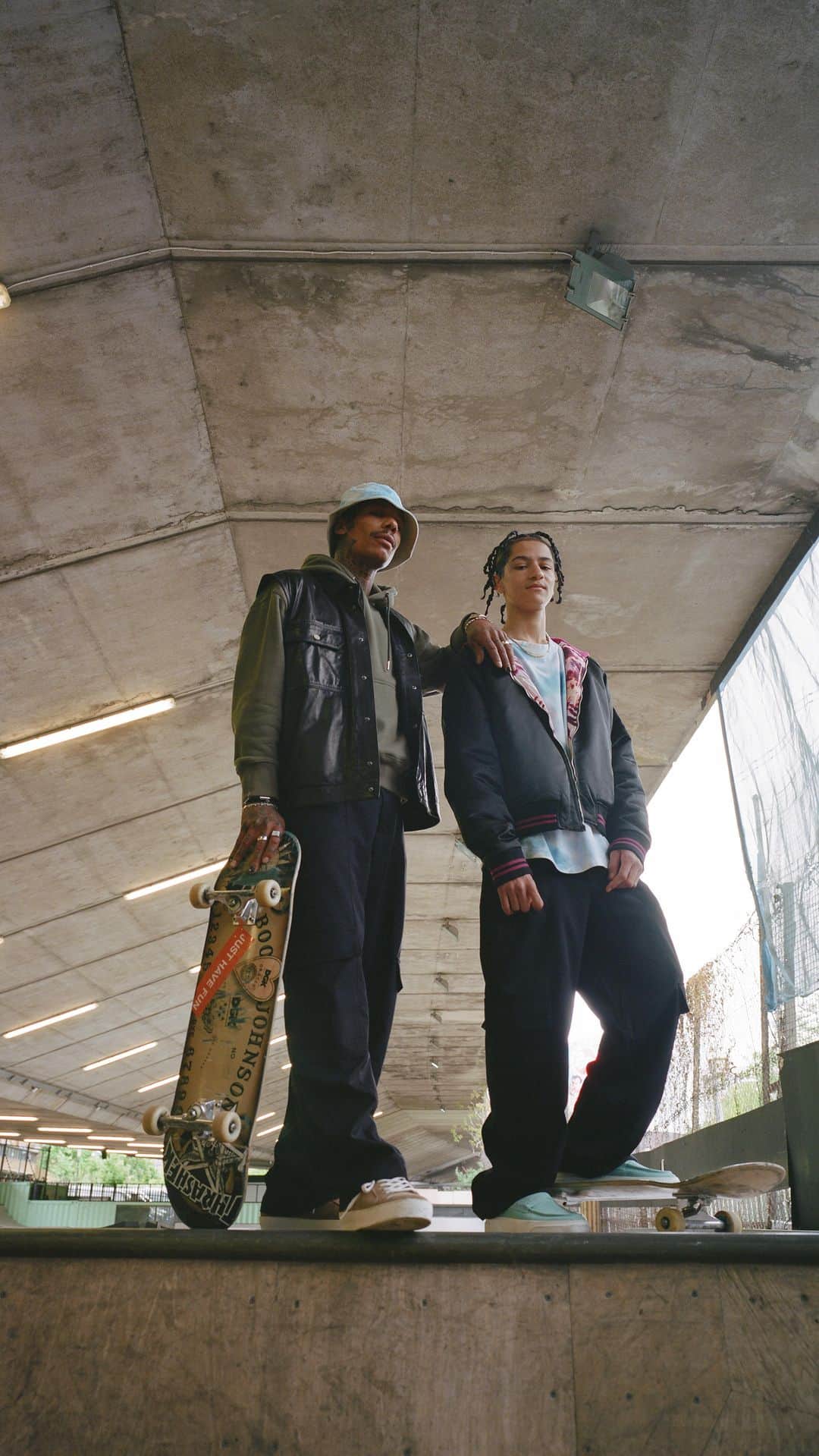 YOOX.COMのインスタグラム：「"Connect people all around the world just from a skateboard". This is the mantra of @boojohnson, creating a global community that lives on the street. Discover the full editorial on @dazed and the #8byYOOX collection on our website」