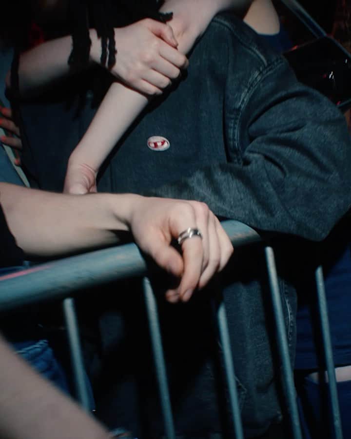ディーゼルのインスタグラム：「Introducing #DieselTrackDenim.  Portraying liberated, hot, sweaty club moments captured by iconic subcultures photographer Ewen Spencer. Something big is coming.  Photographer: @ewenspencer  Stylist: @aikamoshita   Learn more at the link in bio.  #ForSuccessfulLiving #ForResponsibleLiving」