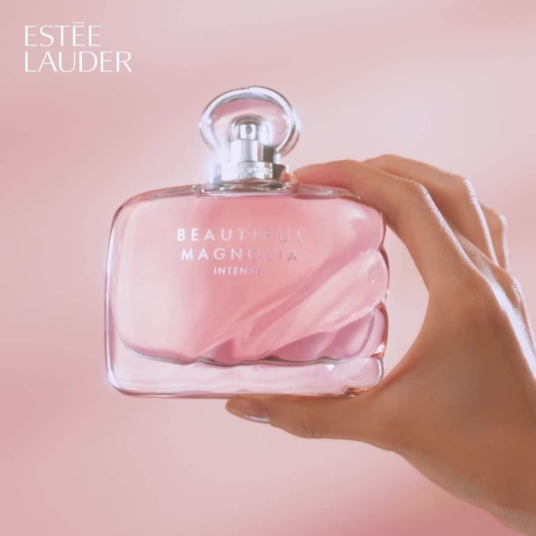 エスティローダーのインスタグラム：「Dare to love with each spray of #BeautifulMagnolia Intense ❤️ The romantic notes of Chinese Magnolia Oil, Mandarin Oil and Vanilla Bean combine in one sensual #scent that is sure to sweep you off your feet.」