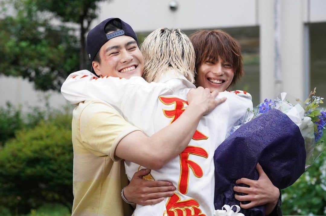 神尾楓珠のインスタグラム：「#ナンバMG5 最終回ありがとうございました！ クランクアップしても尚、ナンバロス継続中です。 間宮くんの男らしい背中と、 慎太郎くんの際限のない明るさに 何度も救われました。  本編は最終回を迎えましたが！ 来週は！！ ナンバMG5から、このドラマを愛してくれた ツレのみんなに感謝を込めて！ 「全開バリバリでアリガト」編が放送されます！！！ 来週も夜露死苦！！！！！」