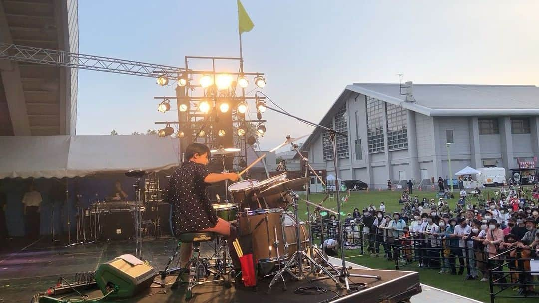 かねあいよよかのインスタグラム：「🥁Sparkling - YOYOKA (Live Performance)🥁  SORAON Festival on 2022.6.18. @soraon2022   Shot by iPhone8  【Sparkling】 Music: Yukihide YT Takiyama and YOYOKA  Arrangement: Yukihide YT Takiyama  YOYOKA - Drums Yukihide YT Takiyama @whyteamusic - Guitar Rhonda Smith @rhondasmithbass - Bass Derek Sherinian @dereksherinianofficial - Keys  #yoyoka #sparkling #yukihideyttakiyama #rhondasmith #dereksherinian #soraon #よよか #drummer #12yold #12yogirl #live」