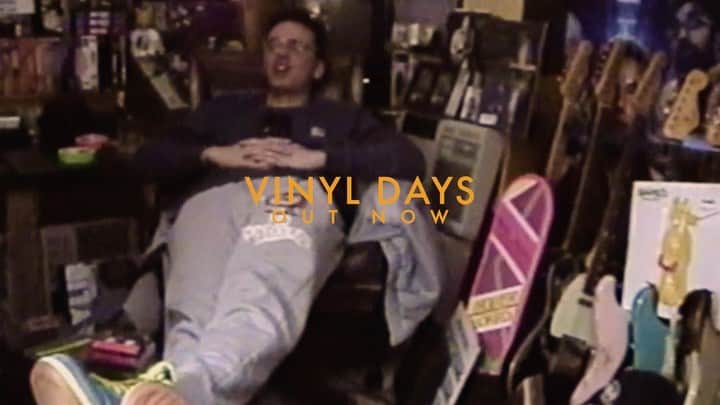 ロジックのインスタグラム：「Vinyl Days out now! Link in Bio. What are your favorite bars from the album?」
