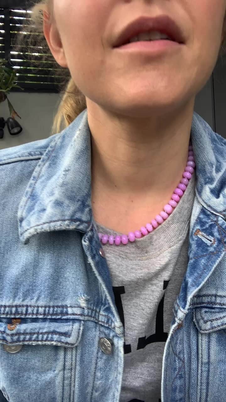 ジェニー・モレンのインスタグラム：「Literally broke down in this one w the brilliant @everodsky (background Noise courtesy of @samanthamollen 's dog crew)」