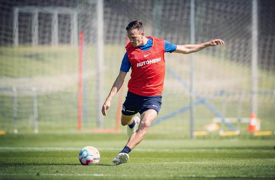 ヴラディミール・ダリダのインスタグラム：「Neue Saison = neue Herausforderungen 💪💪💪」