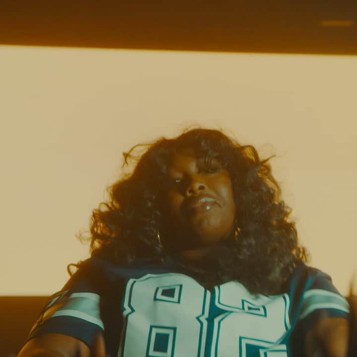 サウンドクラウドのインスタグラム：「@thenezimomodu is racking up the W’s right now. After a show-stopping feature on @logic’s new album, the First on SoundCloud ‘22 artist just dropped her new single “On Gawd” 🔥🔥Stream it at the link in bio.」