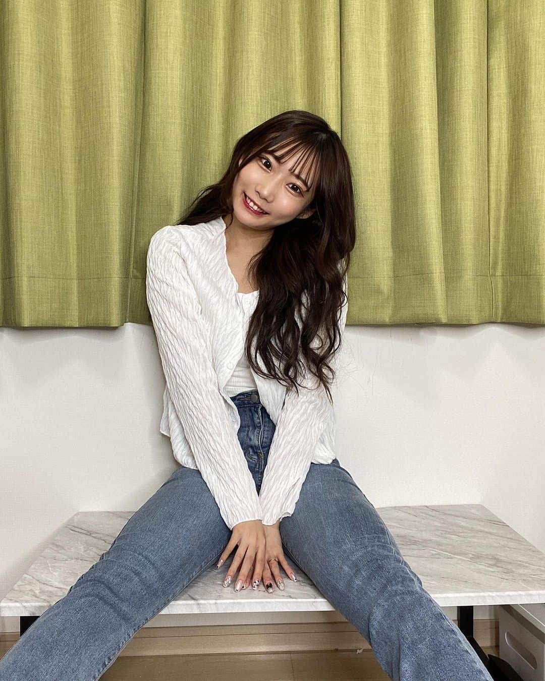 あーてぃんのインスタグラム：「​​SHEIN大好き教なのでまたまたコーデ組んじゃいました🎶  最近シンプルめがすき😘😘  みんなも他にSHEINでおすすめのがあったら教えてね🎶 ＠shein_japan  【クーポンコード：a_thin08】 ➠ お買い上げ金額1～5,999円まではセール価格より15%OFF、6,000円以上は20%OFFが適用されます！ 割引率はSHEIN史上最高の割引率‼️ ➠利用期限について：公開日〜9月30日  【商品コード】 トップス：9781467 タンクトップ：2667029 ジーンズ：10370050 サンダル：10318956  #SHEINforall #SHEIN #SHEINpartner #ad」