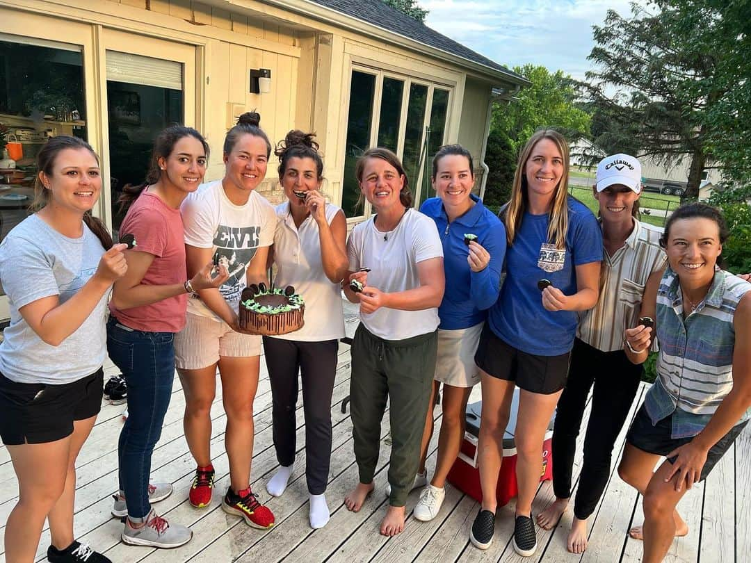 ヴィッキー・ハーストのインスタグラム：「Thank you everyone who came to my birthday party!! Had an epic wiffle ball game. Swipe to check it out!! Who says golfers aren’t athletes! And thank you Melissa with @thedreamerybakeshop for the amazing birthday cake!!」