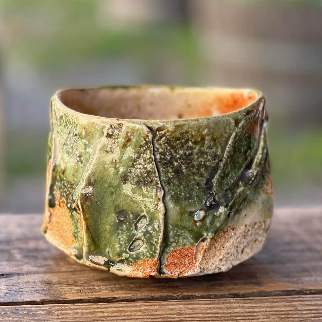 佐竹晃さんのインスタグラム写真 - (佐竹晃Instagram)「chawan, wood fired oribe 茶碗，薪窯　織部釉 www.akirasatake.com  #chawan #teaceremony #chanoyu  #sadou #茶碗　 #akirasatake #akirasatakeceramics #clay #rada  #asheville  #gallerymugen  #茶 #陶芸 #陶芸家  #佐竹晃 #ceramics」6月23日 10時15分 - akirasatake