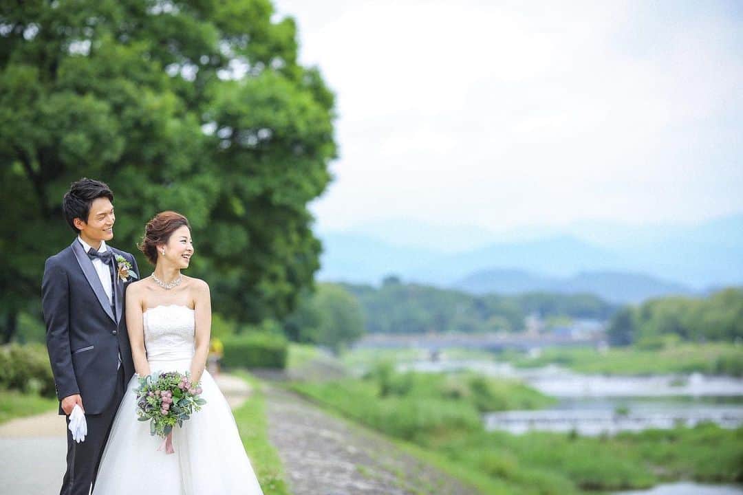 Photopla+（ フォトプラ ）さんのインスタグラム写真 - (Photopla+（ フォトプラ ）Instagram)「京都の観光スポット 鴨川周遊ロケーション  Webから撮影予約ができます！ @photopla_wedding  _________________________ @photopla_wedding をフォローして 『#フォトプラ花嫁』『#フォトプラ 』 のハッシュタグをつけて お写真の投稿をしてみてください♪ 公式IGで取り上げさせていただきます！ . #photopla #スタジオフォトパーク #studiophotopark  #フォトウエディング #wedding #weddingphotography  #ウエディングフォト#ウエディング #撮影指示書#スタジオフォト #前撮り#後撮り#結婚写真 #結婚準備#写真好きな人と繋かりたい  #プレ花嫁#ウエディング前撮り #結婚式準備#韓国フォト #韓国ウエディングフォト #2022春婚プレ花嫁 #2022秋婚プレ花嫁  #2023春婚プレ花嫁 #2023秋婚プレ花嫁  #和装前撮りポーズ #和装前撮りヘア  #和装前撮りアイテム #和装前撮りロケーショ」6月23日 11時02分 - photopla_wedding
