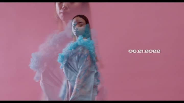 COMA-CHIのインスタグラム：「Have you checked my new EP? Plz let me know how it was in the comments❣️  new EP “spiritual Bi**h” is out🔯✨ （link in my BIO👉 @coma_chi ）  新作リリースしました！ 10年来のコマチファンだというNYブルックリンのプロデューサー @meccagodzilla からのオファーで実現した3曲入りEP。  英語⇄日本語ミックスな新しいサウンドです🔥 ぜひコメント欄で感想教えて下さい😉  🎥: @hfmtokyo」