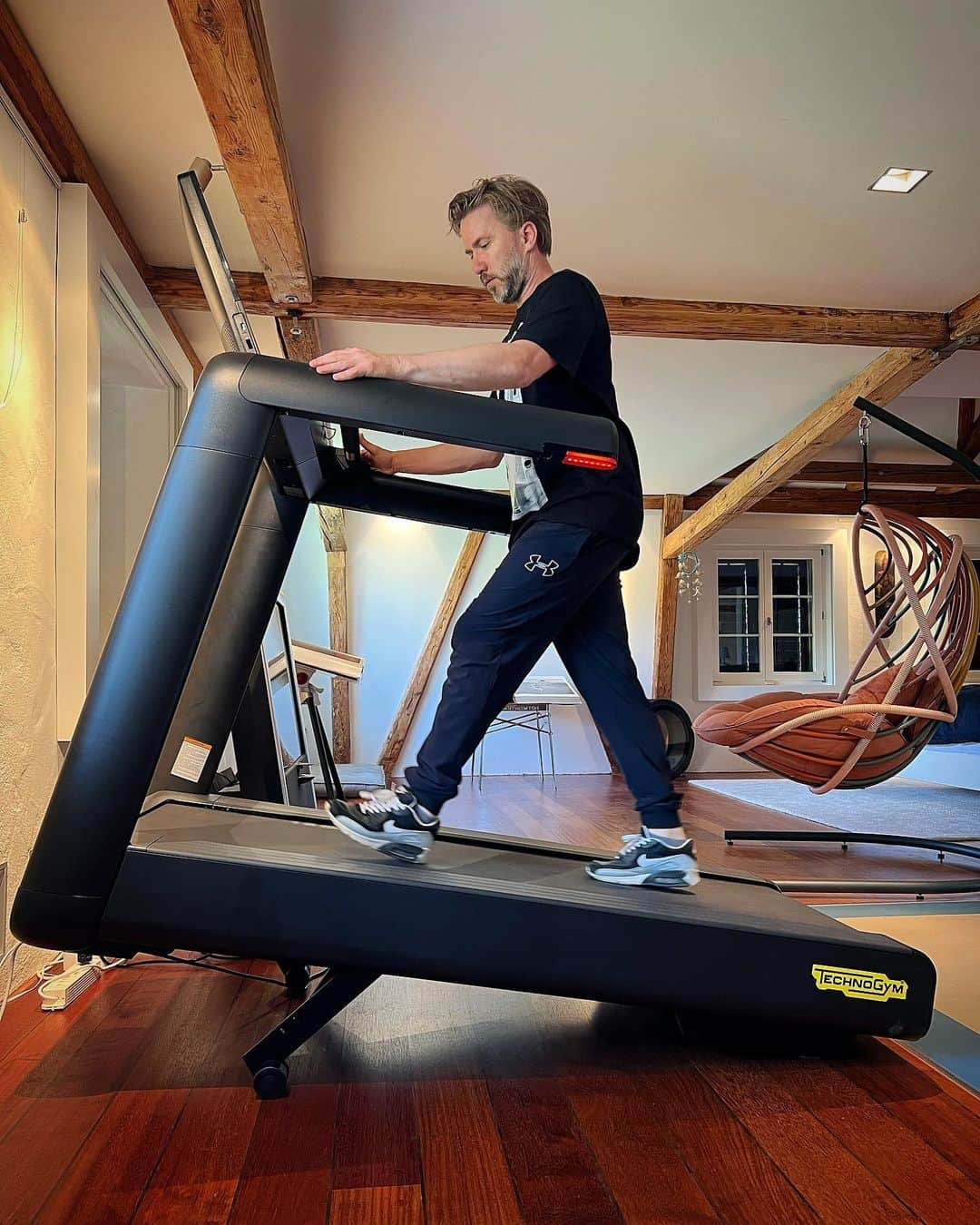 ニック・ハイドフェルドさんのインスタグラム写真 - (ニック・ハイドフェルドInstagram)「Hillclimb practice 📈😄 with my new treadmill for this week’s #GoodwoodFOS hillclimb  #Ad #ChampionsTrainWithTechnogym  Thank you @technogym_switzerland 🙏🏻 @fosgoodwood」6月23日 17時09分 - nickheidfeld