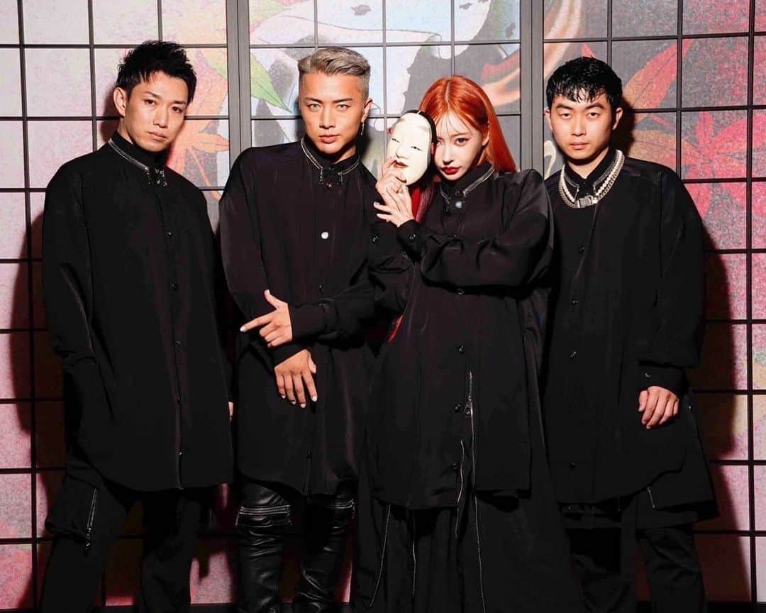 彫師美漸のインスタグラム：「acuod by chanu x彫師美漸-Bizen Bizen art Black shirts EXHIBITION ・ 展示会⚠️本日から5日間⚠️ 6/23(木)〜6/27(月) 13:00-20:00 ＊23〜24美漸ライブタトゥー ・ Bizen art tattoo studio 150-0001 渋谷区神宮前6-9-4 和秀ビル2F ・ #acuodbychanu #Bizen #刺青 #彫師 #美漸 #彫師美漸 #表参道 #原宿 #原宿タトゥー #タトゥー #東京タトゥー #Bizenarttattoostudio #tokyo #tattoo #art #fashion #bizenart #bizen #문신　#Bizentattoo  #tattooer #tattooist #tattooartist #tattooart #tattoostudio #japanesetattoo」