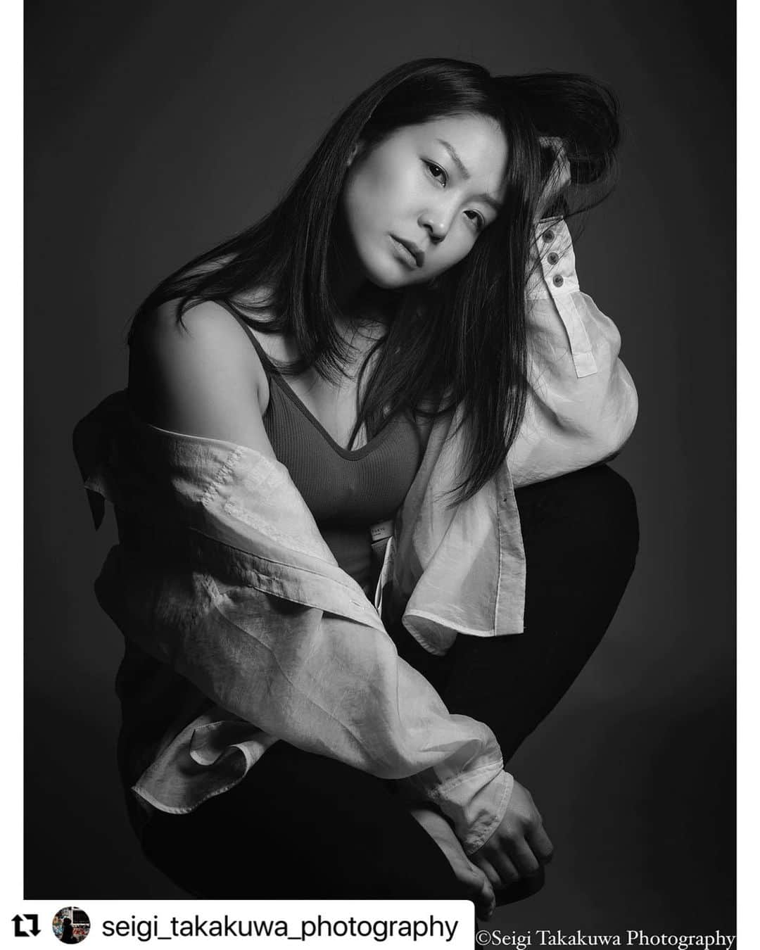 小玉百夏のインスタグラム：「#Repost @seigi_takakuwa_photography with @use.repost ・・・ “THE LIGHT BETWEEN US.196  Model : @mokakodama #こだまもか   #portraitphotography   #美は正義  個人スタジオあります。 Studio S @otagai_creative_studio_s   #京王線 #東府中駅 に #自社スタジオ あり  幅5m 引き9m天高3.5mの #スタジオ があります。  <撮影ご依頼常時受付中>  ・ #企業広告 #撮影 ・ #ブランディング 撮影 ・ #コンポジ 撮影 ・ #プロフィール用 撮影 ・ #クリエイティブ撮影  外部ヘアメイクも手配可能です。  全世界（紛争地域を除く）どこでも出張できます。 詳しくはお気軽にDMください。  #広告カメラマン  #フォトグラファー #プロカメラマン #撮影スタジオ #カメラマン #広告撮影 #広告撮影スタジオ  #広告撮影フォトグラファー  #portraitphotography  #fashionphotography  #tagsforlikes #高桑塾」