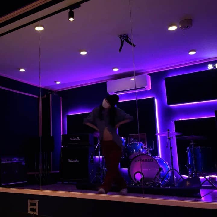 Asuka Fujimoriのインスタグラム：「💙✴︎ @ellamai  久々に自分時間でした💓🫀 #trying#ellamai#heartonmysleeve  #choreography#hiphop」