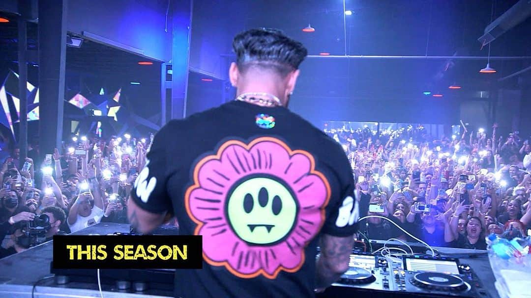 Pauly Dのインスタグラム：「TONIGHT!!!! Tune In Alert 🚨🚨🚨All New Season #JSFamilyVacation 8/7c On @mtv 🔥🔥🔥🔥」