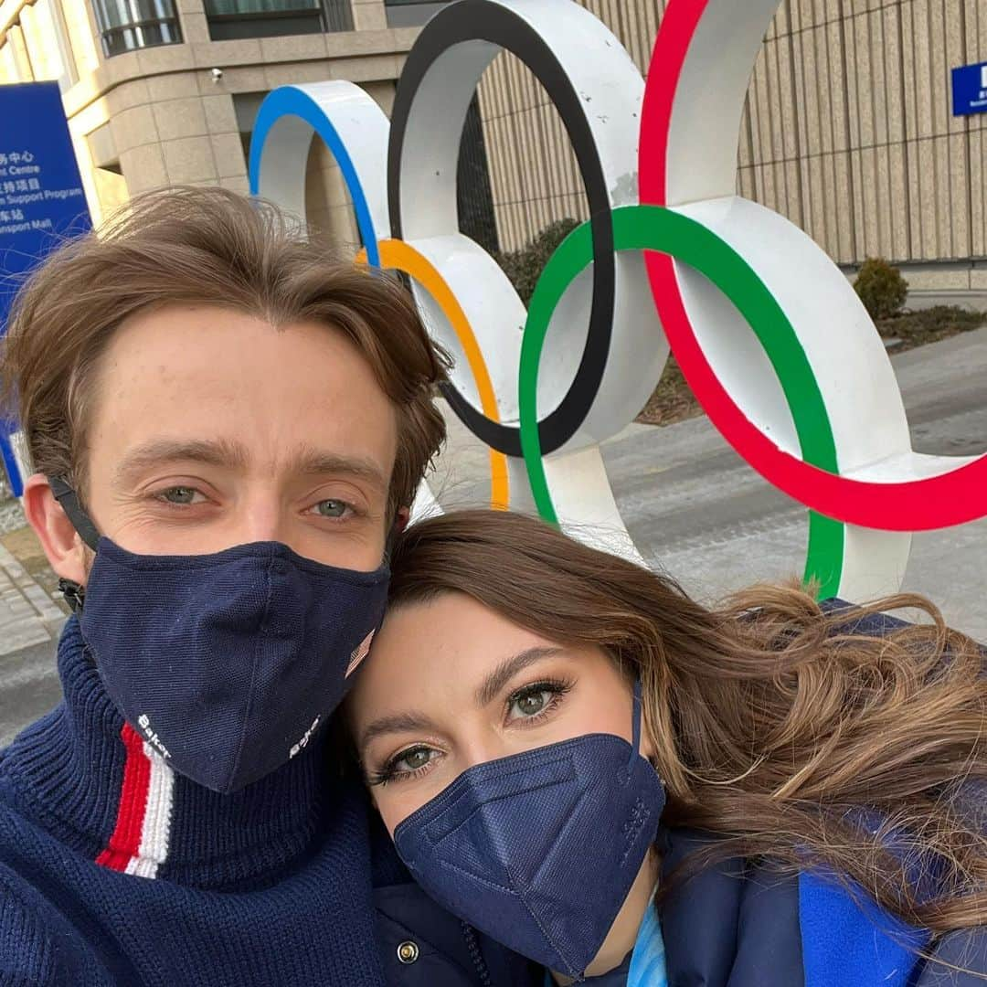 ケイトリン・ホワイエクのインスタグラム：「Reliving some of my favorite moments today because it’s #OLYMPICDAY !!  💙💛🖤💚❤️」