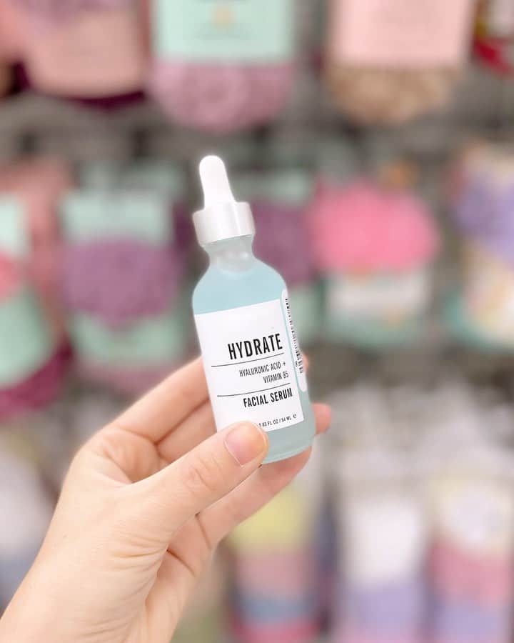 T.J.マックスのインスタグラム：「Just making a quick stop at the beauty section... Whoops 👀 Get lost in endless summer beauty deals in store and online, link in bio.」
