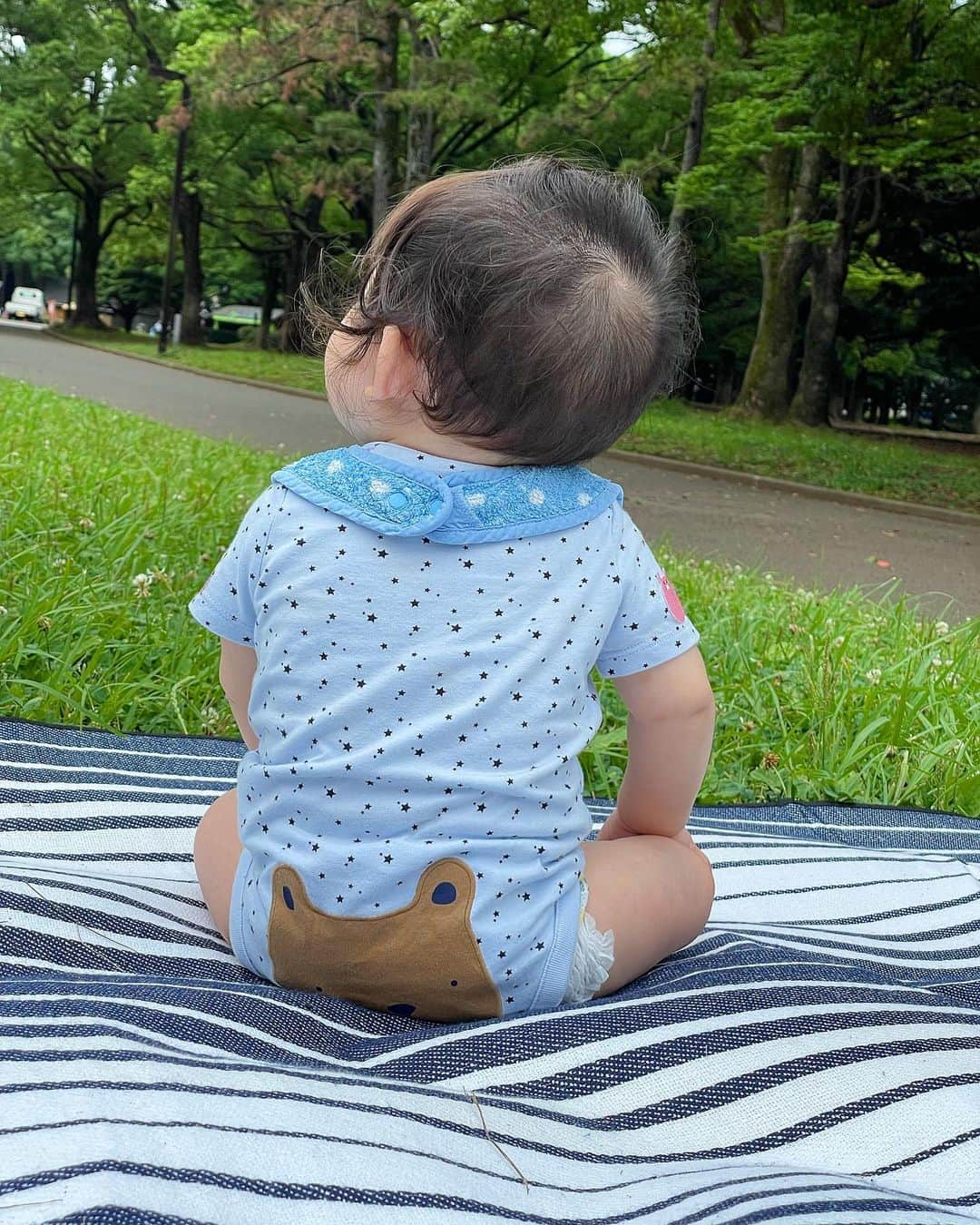 のインスタグラム：「. 可愛くて愛しいお尻に クマさん🧸  #赤ちゃんのお尻 #ぷにぷにだから #お風呂でいつもつんつんしちゃう  #このまあるい背中が好き   #令和ベビー」