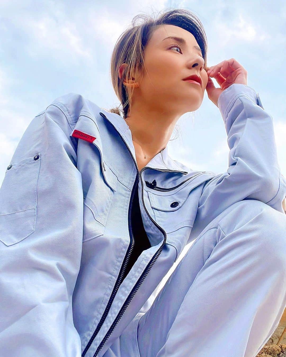 古澤未来のインスタグラム：「きいて~👂 春夏のセットアップで @zdragon_workwear  の作業着GET！  悩みすぎて白系にしちゃったよ！ 通気性のおかげで涼しい～  今年はこれが多くなりそ🌈  #ガテン系#ダンプ運転手#ZDRAGON #ジィードラゴン #TeamZDRAGON#PR」