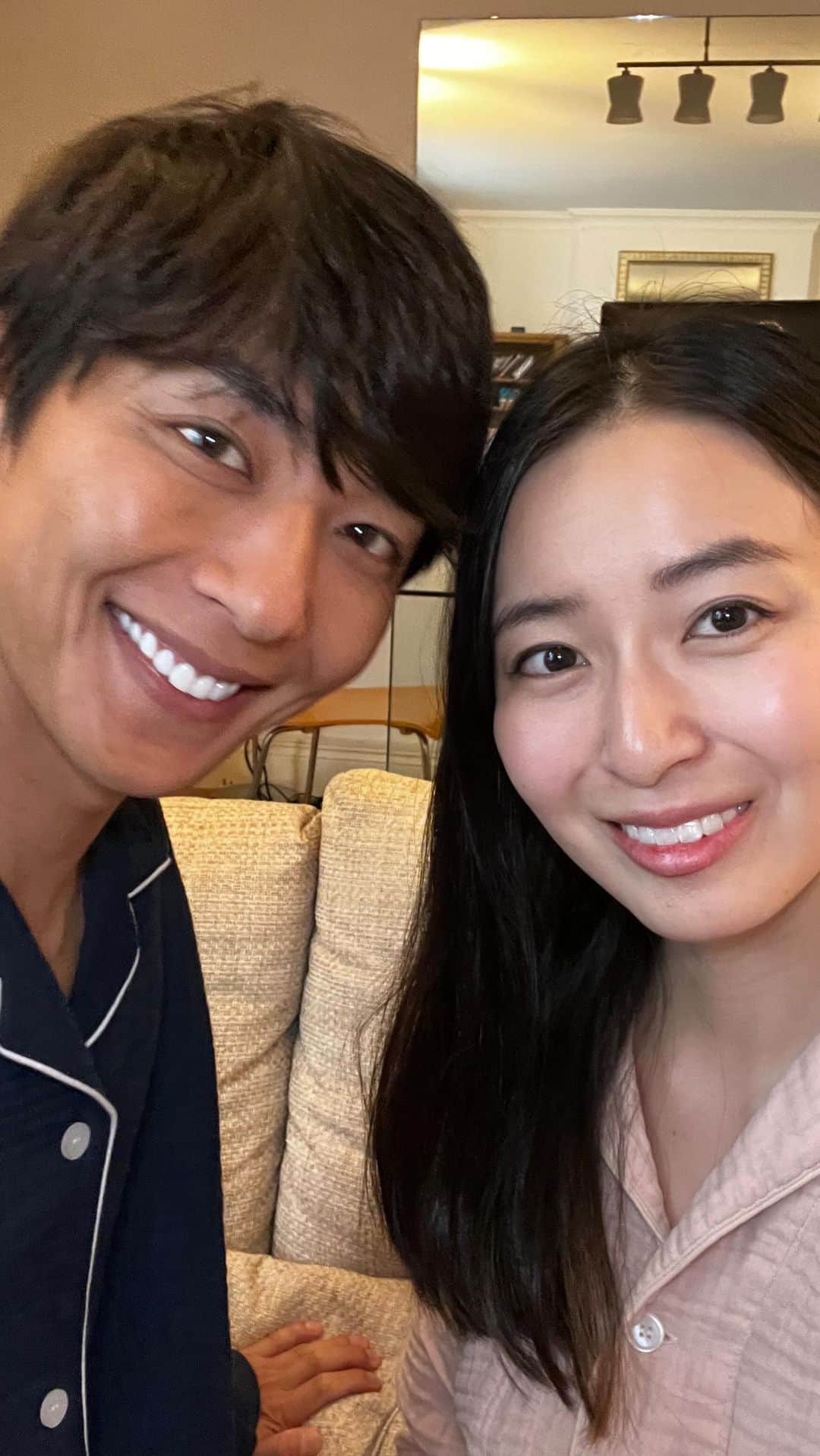 岩間恵のインスタグラム：「ロンドンからのインスタライブ見てくださりありがとうございました🥺✨ 楽しかったです〜！！  @uchino_officialのパジャマ、肌触り良いガーゼ生地が最高なので、暑い夏も快眠できてかなりおすすめ😪💓  またライブしますね✨  #UCHINO #PR」