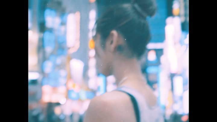 レイチのインスタグラム：「トメ・ラレ・ナイ🌊(prod.DJUPPERCUT)  ビデオ公開されたよ！ また感想聴かせてね🗣💛  Link in bio.」