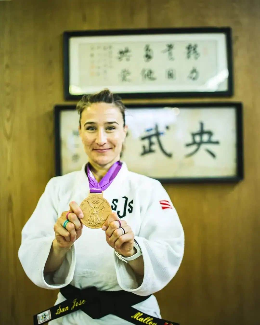 マルティ・マロイのインスタグラム：「36 years under my belt as of today! Where does the time go?! Something tells me the best is yet to come and I'm here for it! 💪💗🎉 . Happy #OlympicDay as well! Shout-out to those chasing an #Olympic dream. #Paris2024 qualification officially begins TODAY! No matter your goals, never give up and embrace the journey - every single second of it.🌟💪 . 📸 @mabeyrouti #moveforpeace #OlympicDay」
