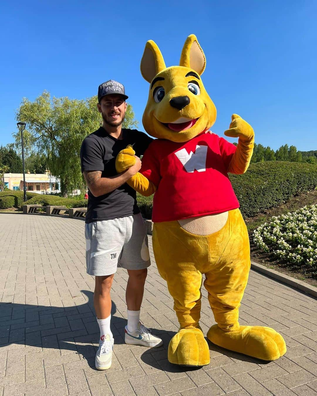 エデン・アザールさんのインスタグラム写真 - (エデン・アザールInstagram)「Thank you for this beautiful day my friends @walibibelgium you had everything converted, even the ☀️ 😉」6月24日 2時29分 - hazardeden_10