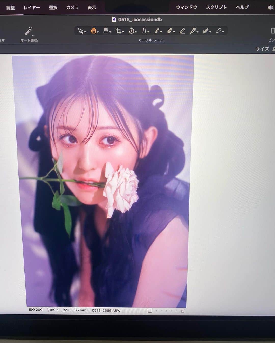 吉井美優のインスタグラム：「. 昨日の生写真のデータ達 🌹🖤」