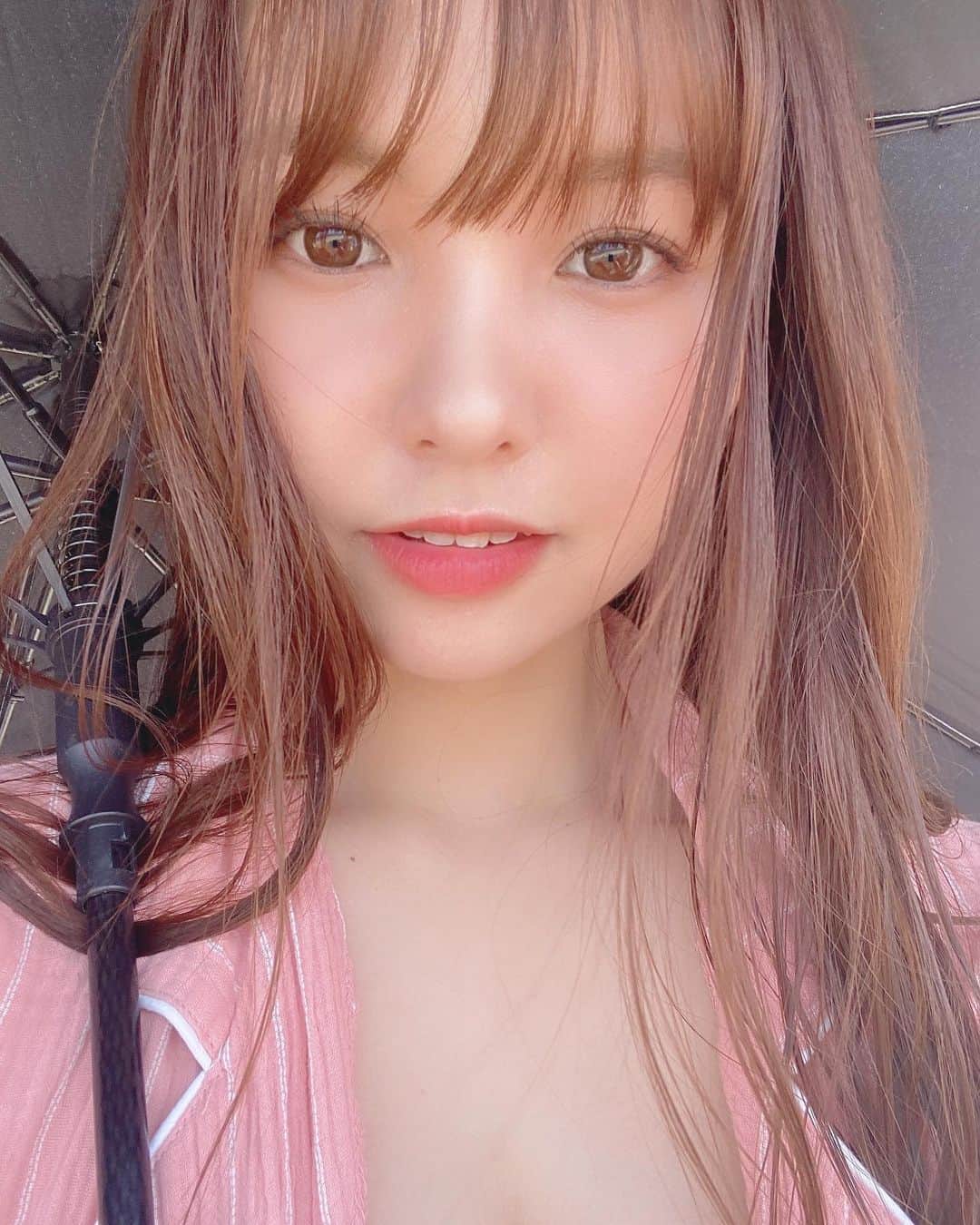 本郷柚巴のインスタグラム：「めちゃくちゃ暑かった〜💦  #撮影 #オフショット #夏」