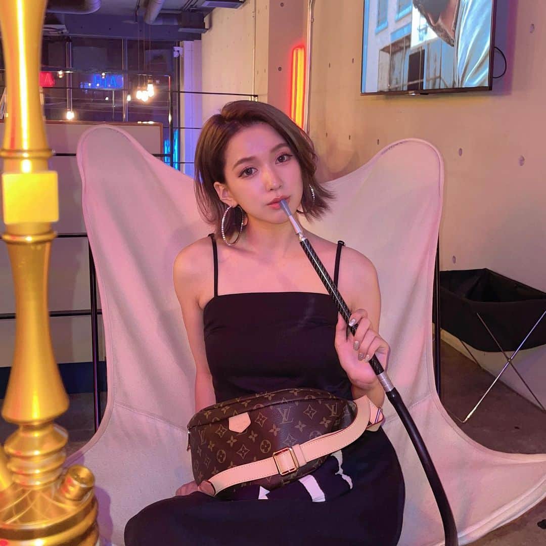 MOMOKAのインスタグラム：「#Osaka #shisha  大阪行く前に いつもお世話になってる @takumiyos さんに カットとカラーしてもらった✂️🤍  毎回希望以上の仕上がりにしてくれるんですよ。 本当に感謝。。。 いつもありがとうございます🥹🫰🏻」