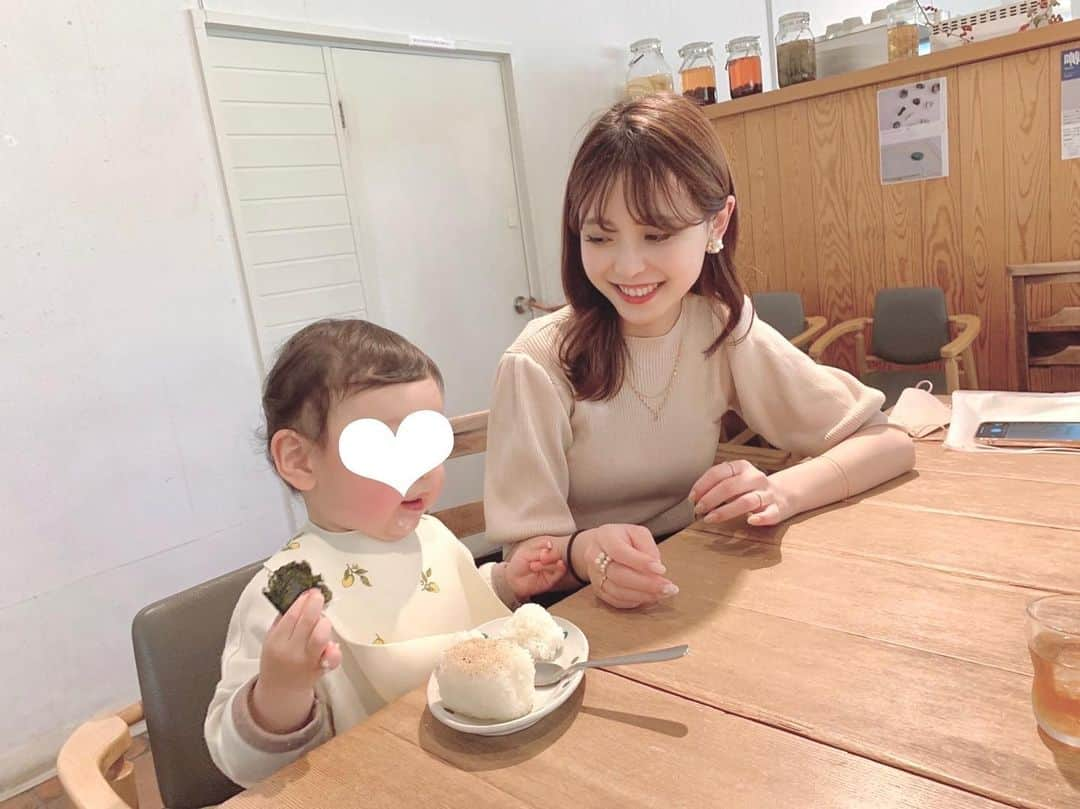 坂田風音のインスタグラム：「⁡ ⁡ 息子との何気ない写真♥♥ 友達が不意に撮ってくれた！ ⁡ パパと子供の2ショットっていっぱいあるのに ママと子供の2ショットってほんまにない🤣 ママさんは共感してくれそう🤫💭」