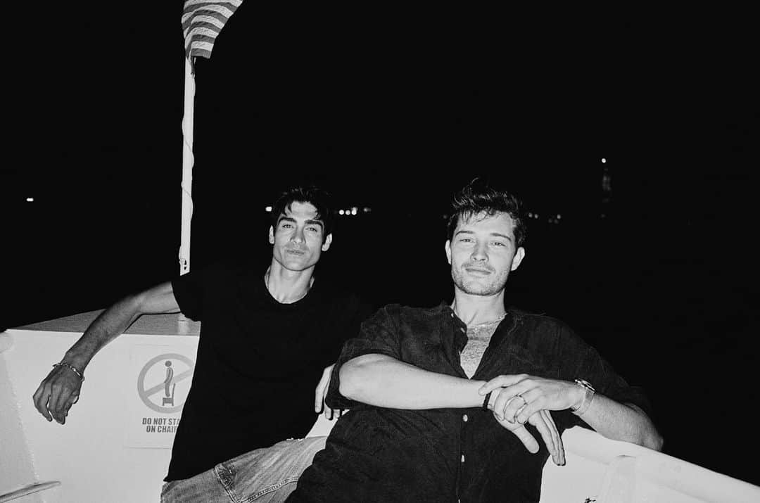フランシスコ･ラチョースキーのインスタグラム：「Brotha from anotha motha 🇧🇷 🇨🇴 #birthdayboy」